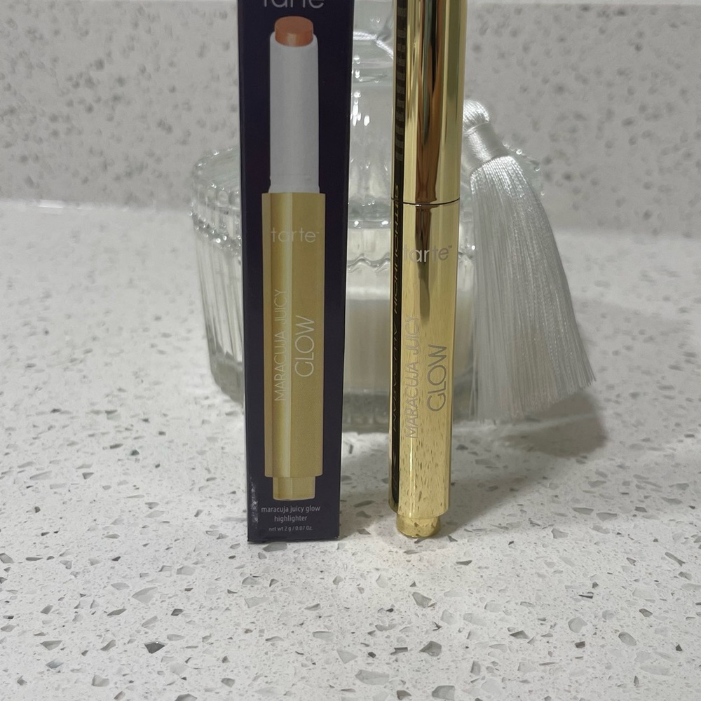 Tarte Maracuja Juicy Glow Highlighter stick in amber glow - Picture 4 of 7